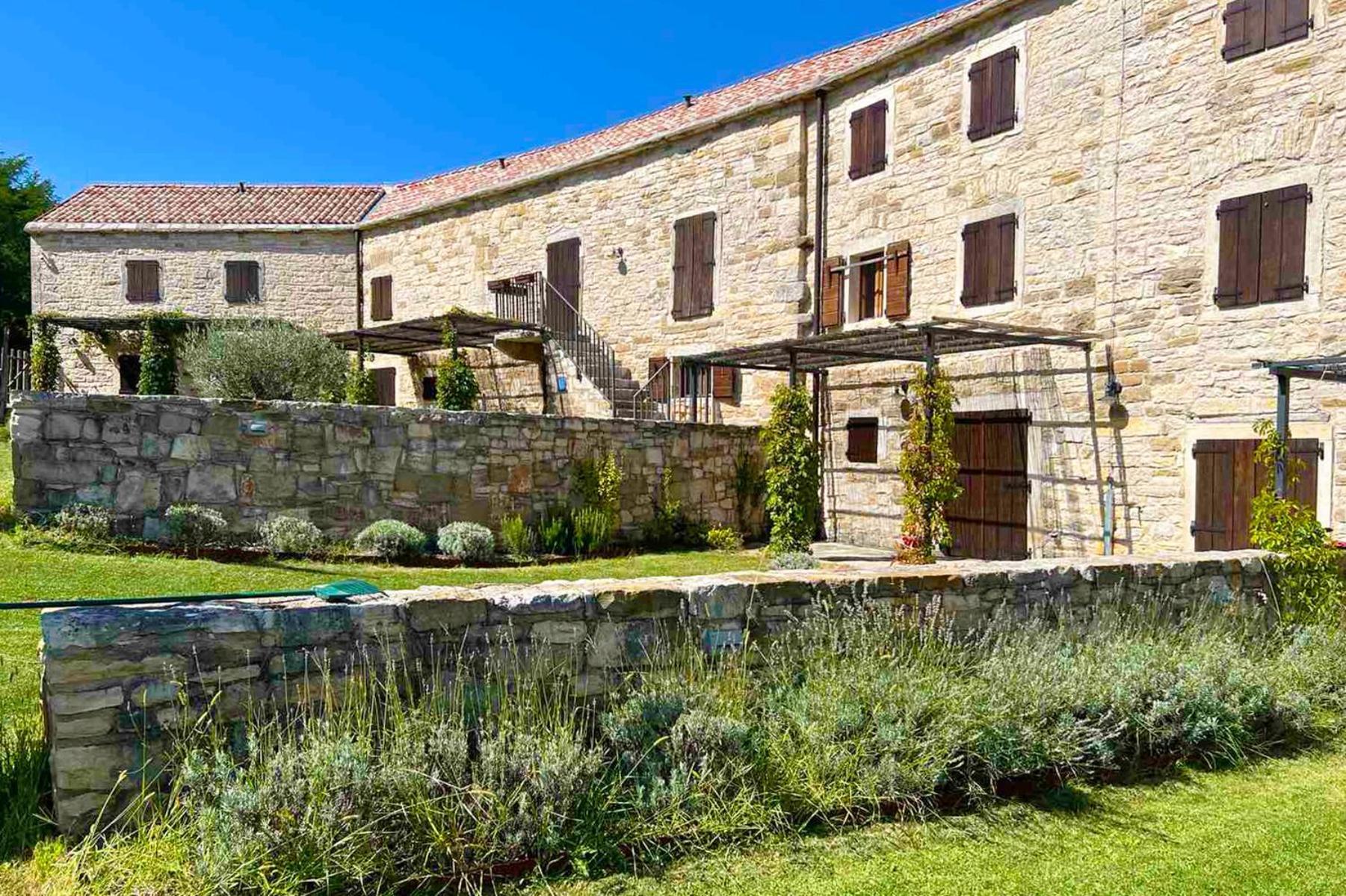 Villas Martincici With Large Pool โกรชน์ยัน ภายนอก รูปภาพ